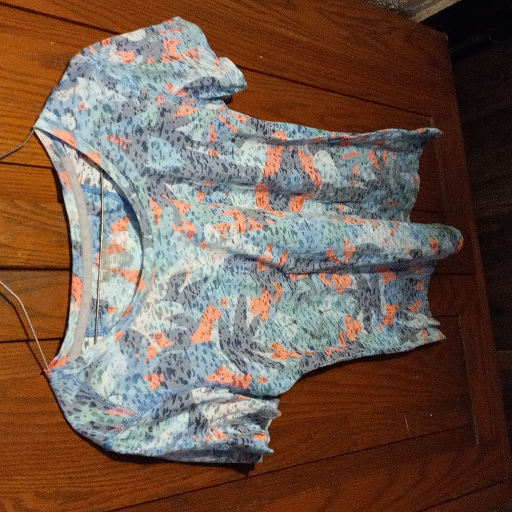 Ladies size med shirt